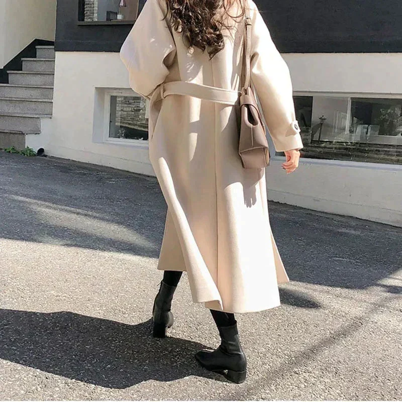 beige-trenchcoat-lange-mantel